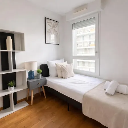 Апартаменты Splendide A Les Moulineaux