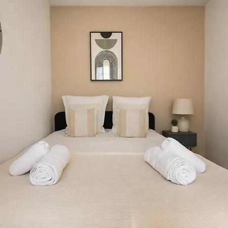 Апартаменты Splendide A Les Moulineaux *